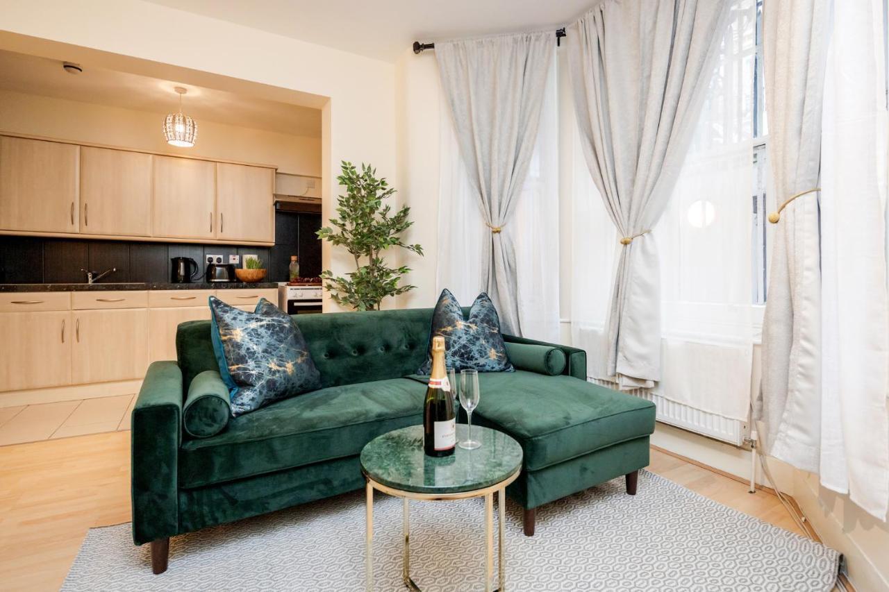 Elegant Kensington Apartment With Patio Londra Exterior foto